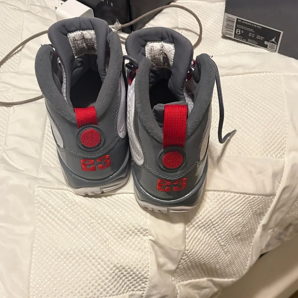 Stylish Athletic Shoes in White and Red - Picture 3 of 5